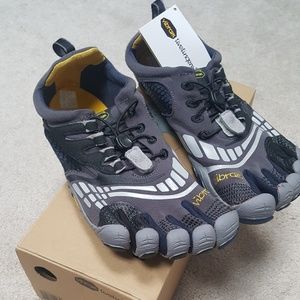 Brand new Vibram Five Fingers KMD Sport LS